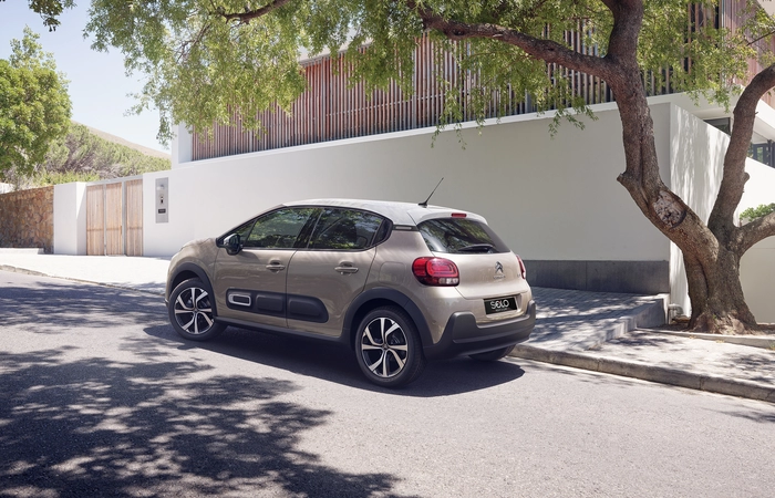 Descubre las ventajas de alquilar un coche en el aeropuerto de Málaga para explorar Andalucía