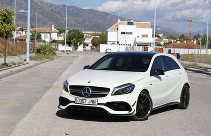 Welche Rechte sind für das Fahren in Spanien erforderlich, wenn man ein Auto mietet?