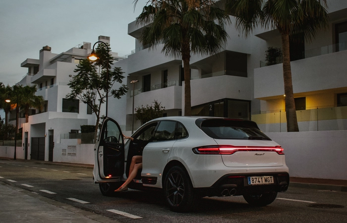 Los mejores lugares para deportes acuáticos cerca de Málaga: Guía para llegar en coche de alquiler desde el aeropuerto